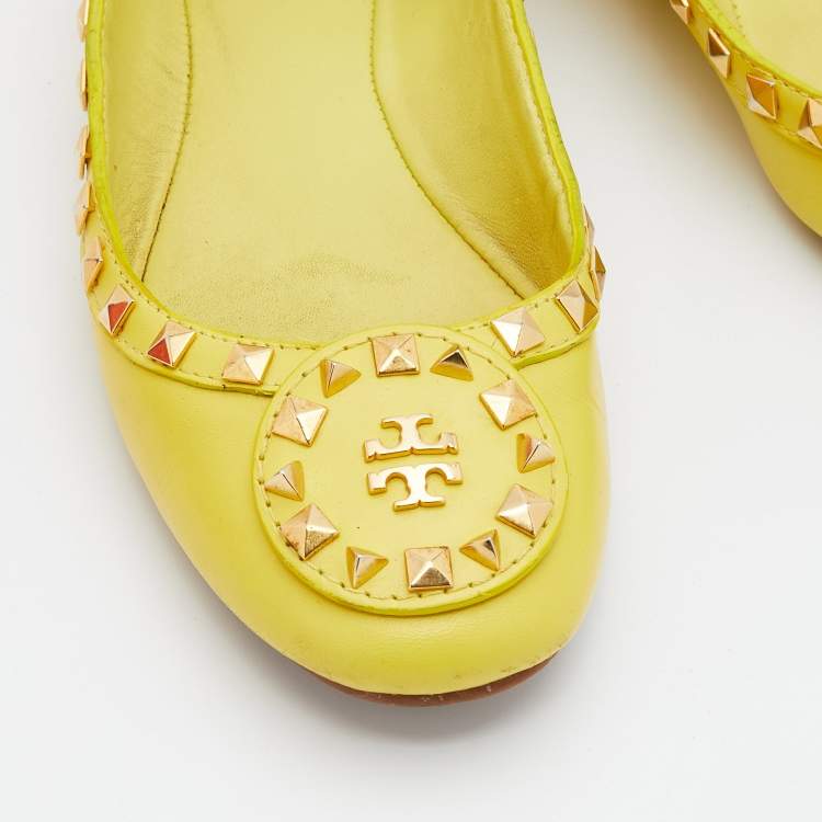 مملوكة مسبقًا Tory Burch Yellow Leather Studded Ballet Flats Size 37.5