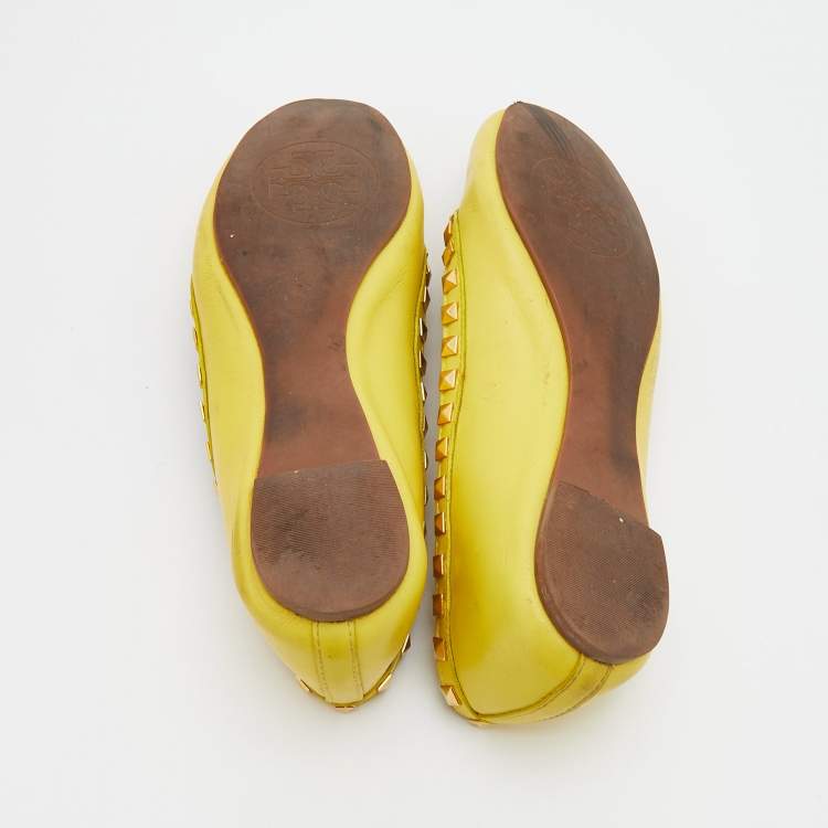 مملوكة مسبقًا Tory Burch Yellow Leather Studded Ballet Flats Size 37.5