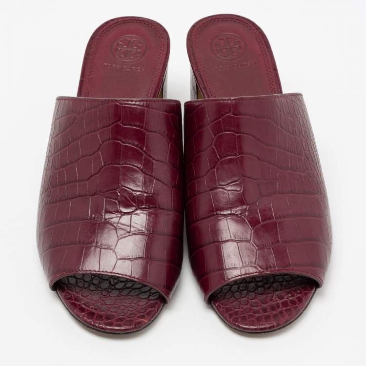 Pre Owned Tory Burch Burgundy Croc Embossed Leather Salinas Open Toe Mules Size 38.5