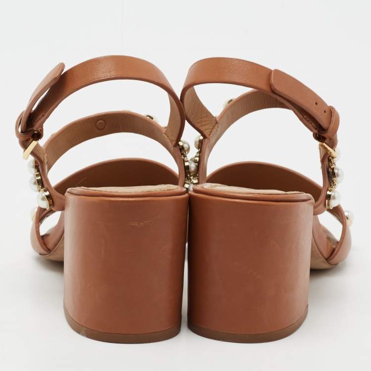 مملوكة مسبقًا Tory Burch Brown Leather Emmy Pearl Ankle Strap Sandals Size 37