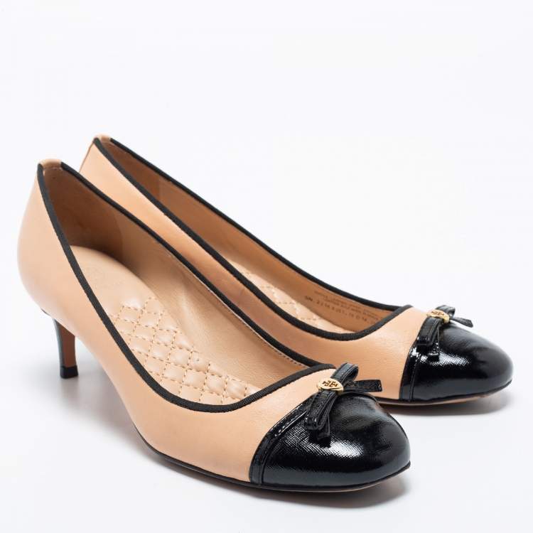 Pre Owned Tory Burch Light Peach/Black Leather and Patent Bow Cap-Toe Pumps Size 40