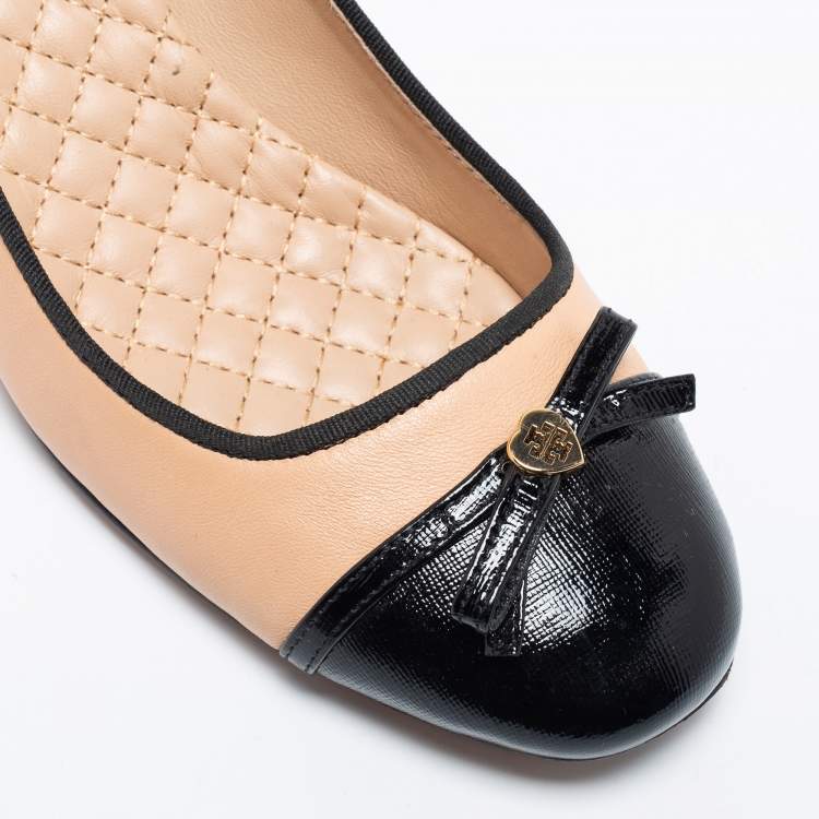 Pre Owned Tory Burch Light Peach/Black Leather and Patent Bow Cap-Toe Pumps Size 40