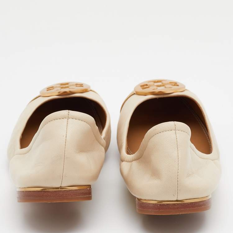 Pre Owned Tory Burch Beige/Gold Leather Logo Plaque Scrunch Ballet Flats Size 38