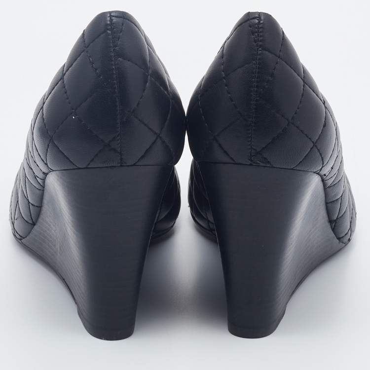 Pre Owned Tory Burch Black Quilted Leather Wedge Pumps Size 39 