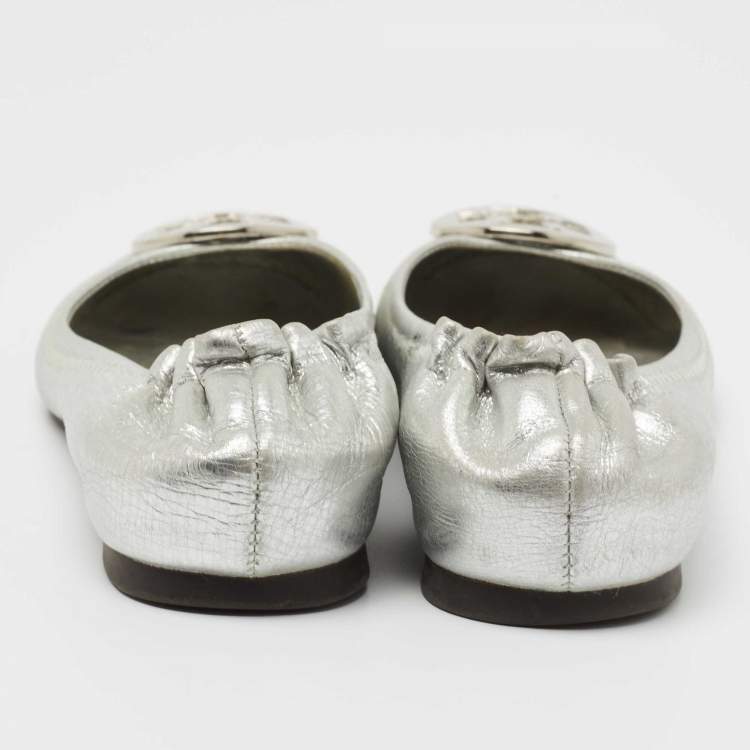 Pre Owned Tory Burch Silver Leather Scrunch Ballet Flats Size 36.5