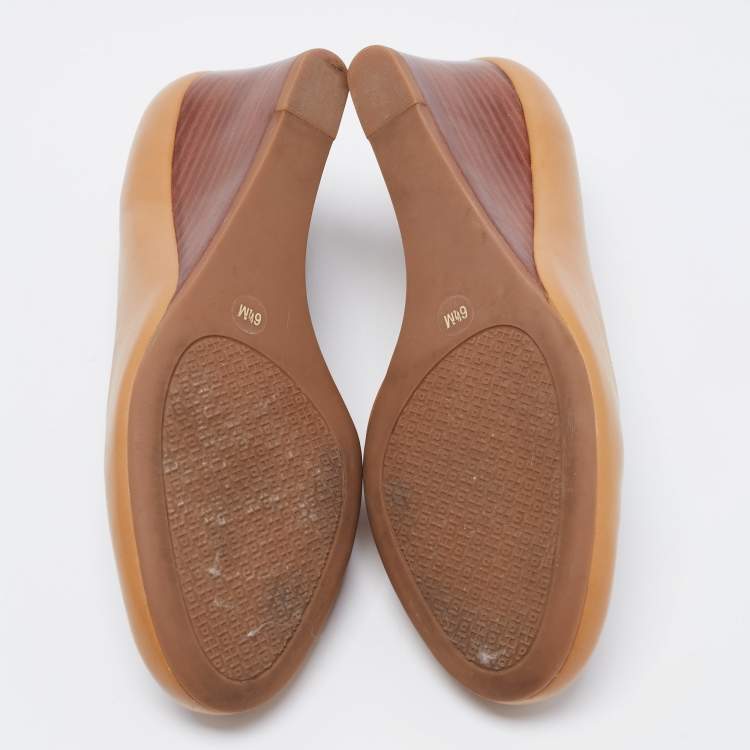 Pre Owned Tory Burch Brown Leather Raleigh Round Toe Wedge Pumps Size 36.5
