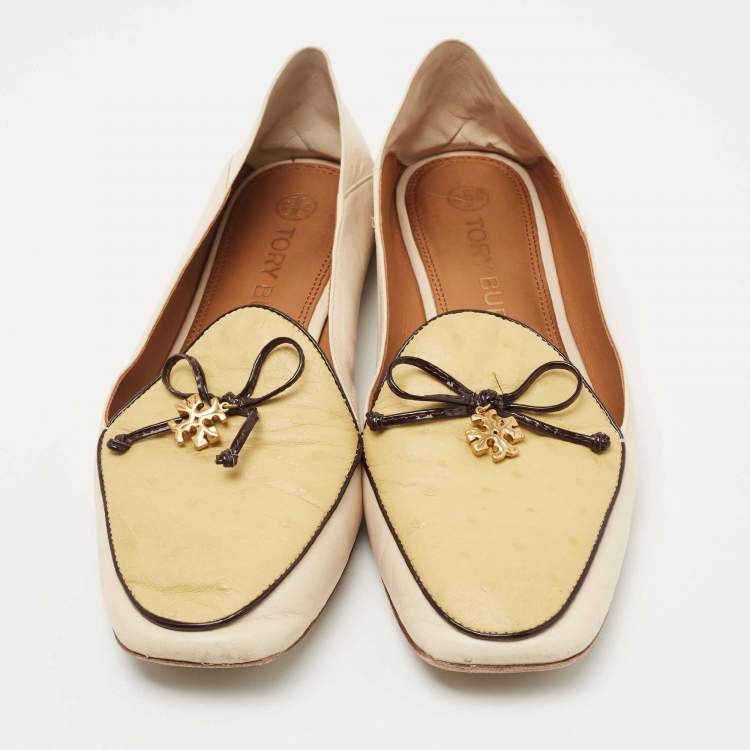 Pre Owned Tory Burch Beige/Cream Leather and Ostrich Embossed Charm Loafers Size 40 