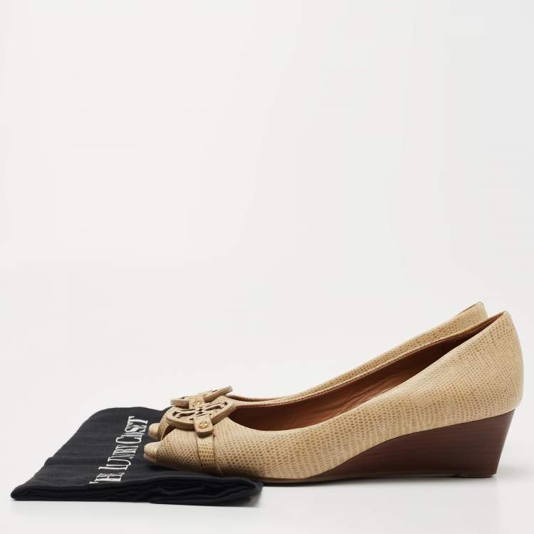 مملوكة مسبقًا Tory Burch Beige Embossed Lizard Leather Julianne Peep Toe Wedge Pumps Size 37.5