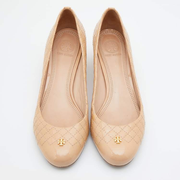 Pre Owned Tory Burch Beige Quilted Patent Leather Block Heel Pumps Size 38.5