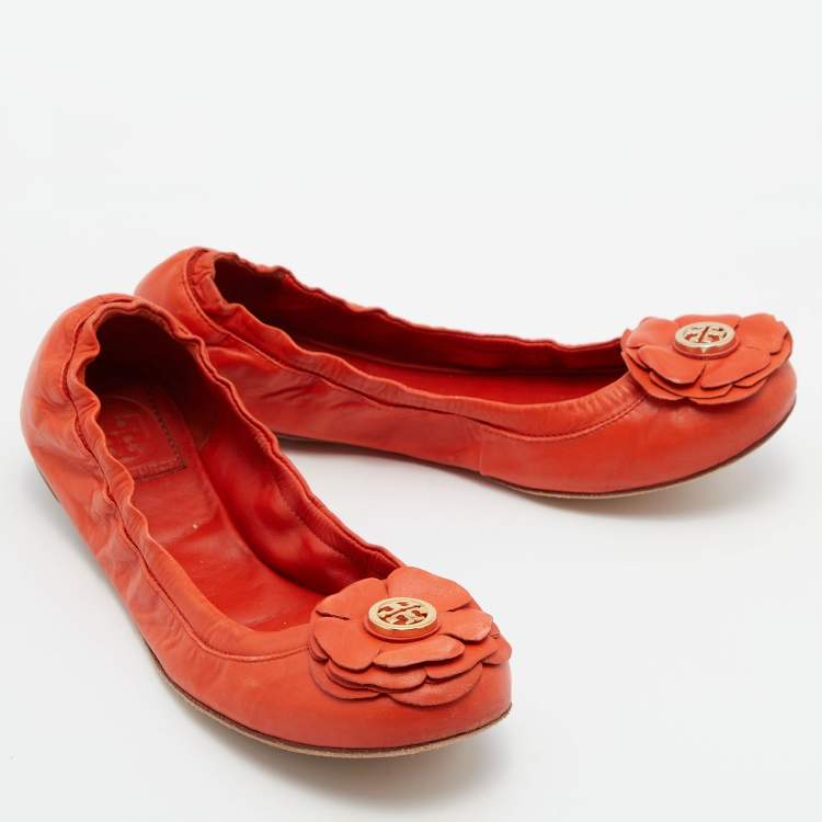 مملوكة مسبقًا Tory Burch Orange Leather Scrunch Ballet Flats Size 38