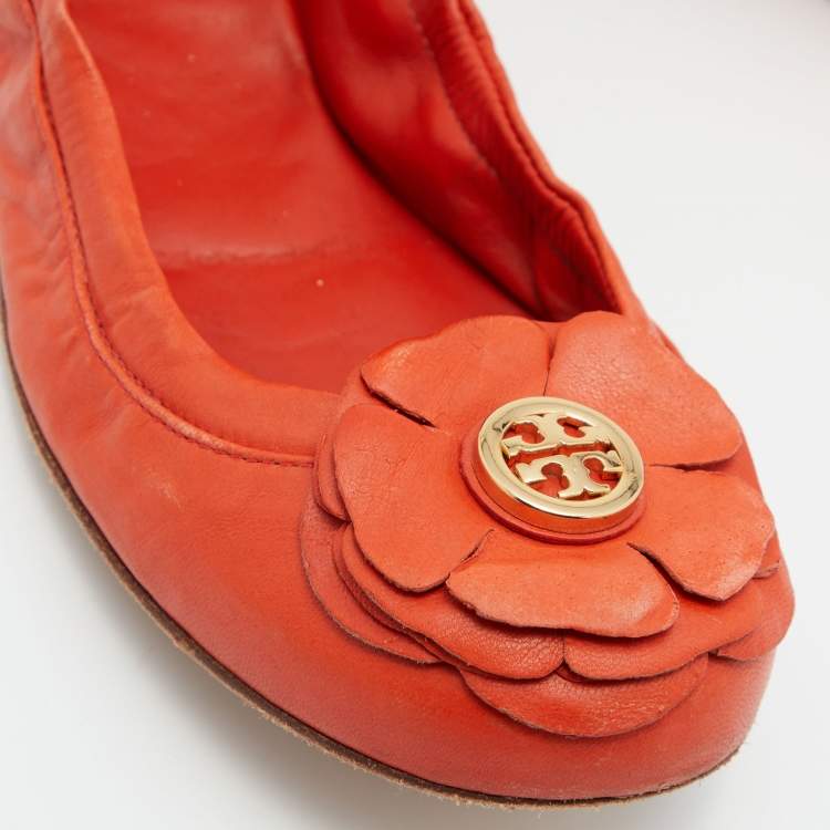 مملوكة مسبقًا Tory Burch Orange Leather Scrunch Ballet Flats Size 38