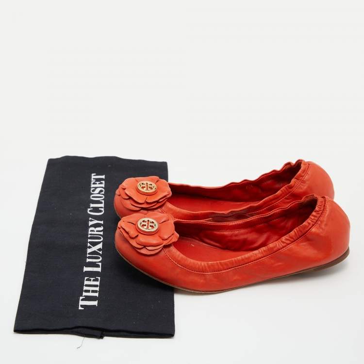 مملوكة مسبقًا Tory Burch Orange Leather Scrunch Ballet Flats Size 38