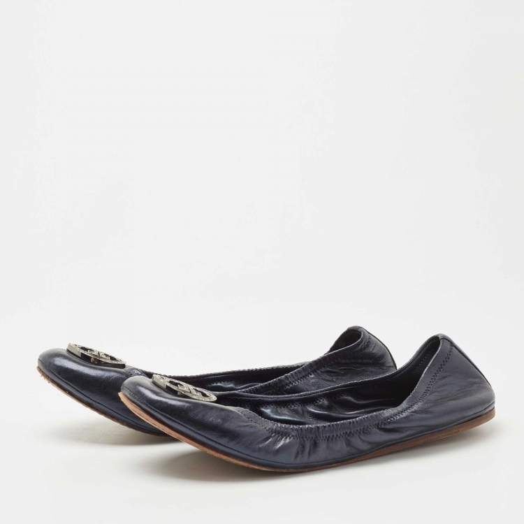 مملوكة مسبقًا Tory Burch Metallic Blue Leather Scrunch Ballet  Flats Size 40.5