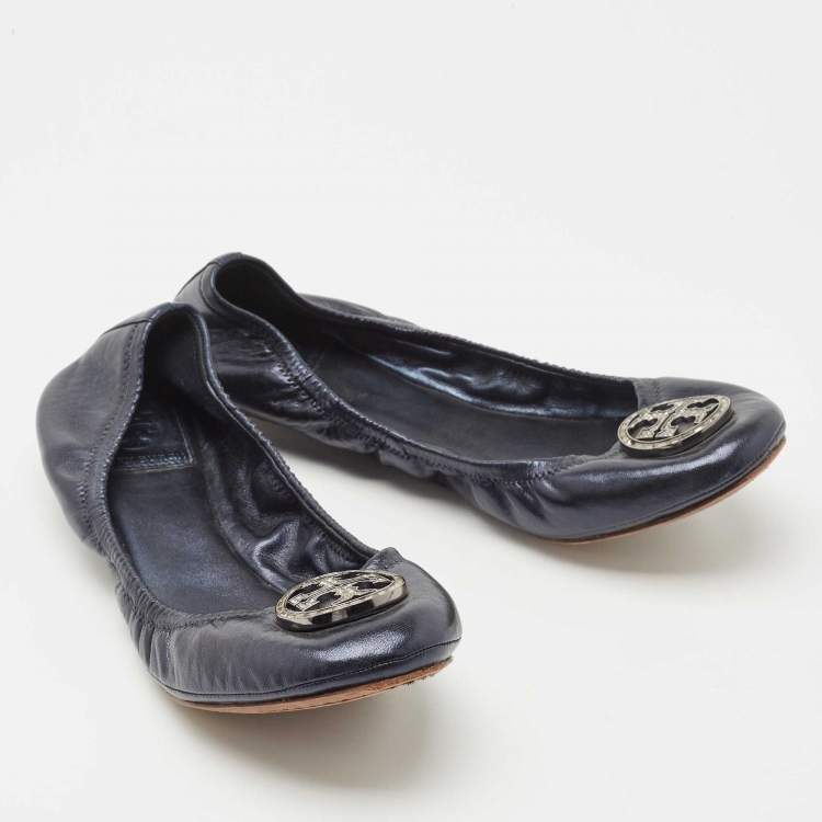 مملوكة مسبقًا Tory Burch Metallic Blue Leather Scrunch Ballet  Flats Size 40.5