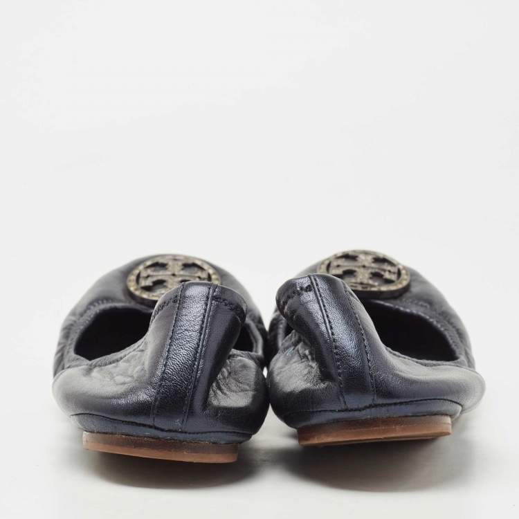 مملوكة مسبقًا Tory Burch Metallic Blue Leather Scrunch Ballet  Flats Size 40.5
