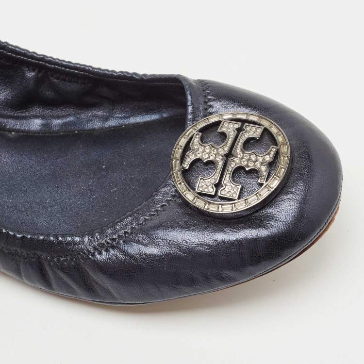 مملوكة مسبقًا Tory Burch Metallic Blue Leather Scrunch Ballet  Flats Size 40.5
