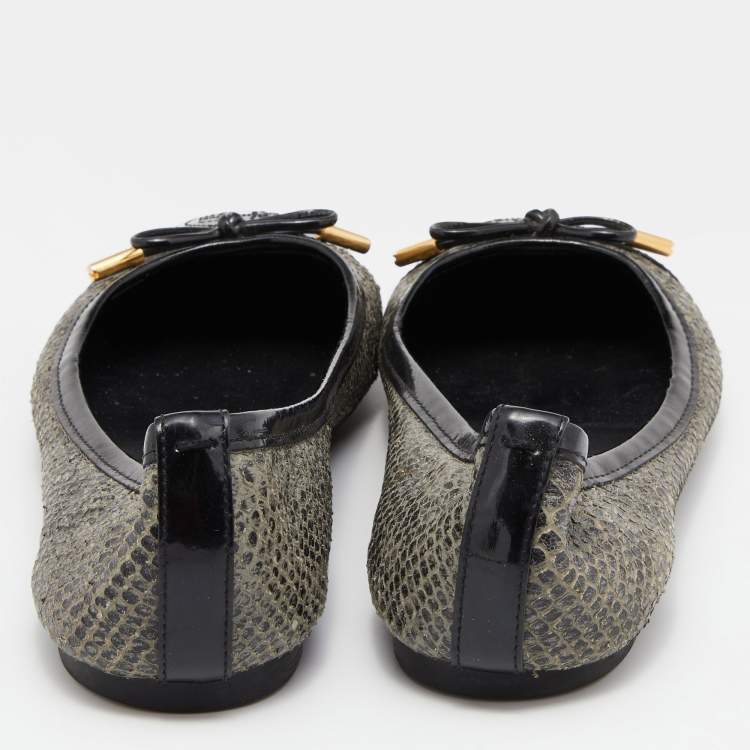 Pre Owned Tory Burch Grey/Black Python Embossed Leather and Patent Leather Ballet Flats Size 38.5