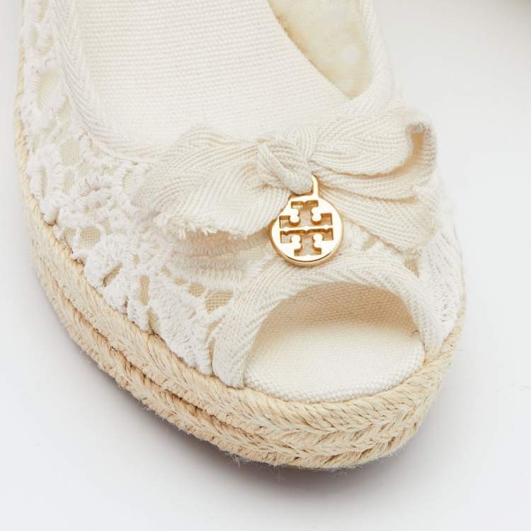 مملوكة مسبقًا Tory Burch White Lace Jackie Peep Toe Espadrilles Wedge Sandal Size 39
