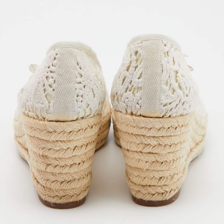 مملوكة مسبقًا Tory Burch White Lace Jackie Peep Toe Espadrilles Wedge Sandal Size 39