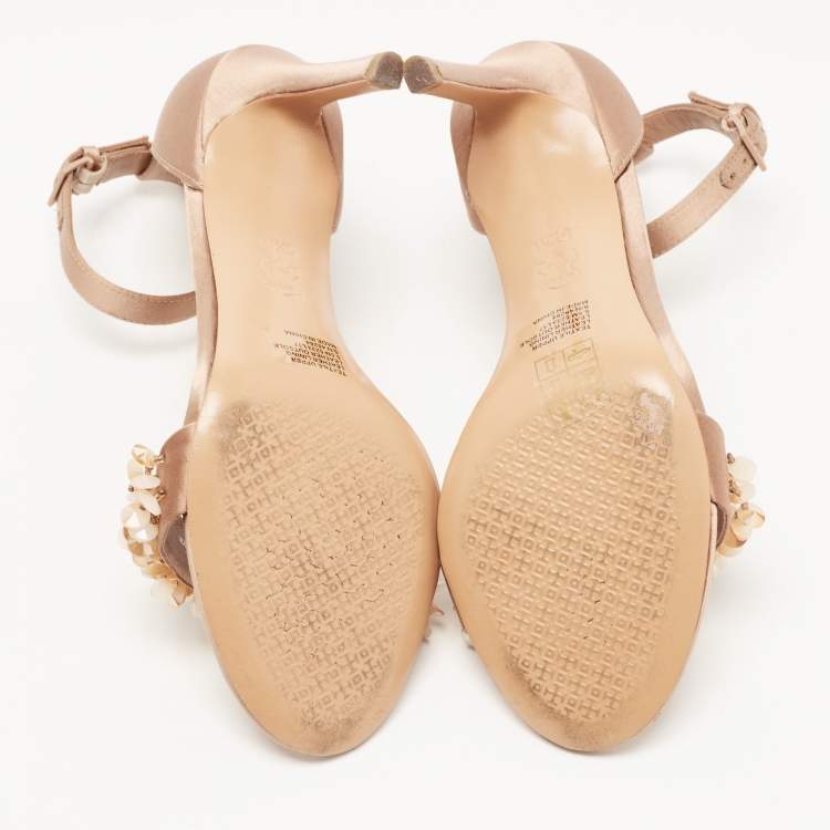 مملوكة مسبقًا Tory Burch Beige Satin Embellished Logan Sandals Size 35.5