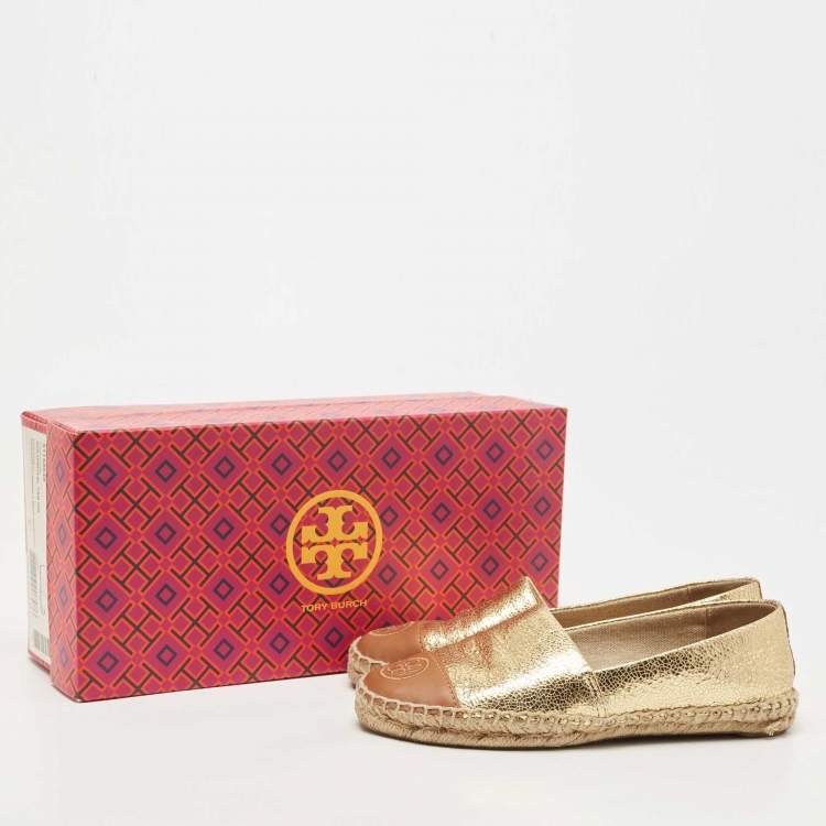 مملوكة مسبقًا Tory Burch Gold/Beige Leather Cap Toe Flat Espadrilles Size 35.5