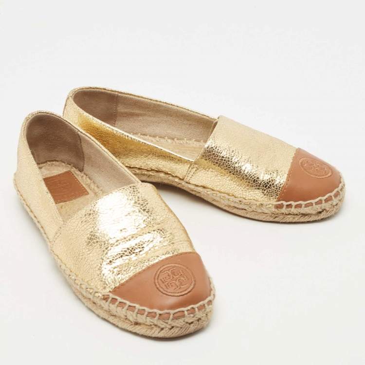 مملوكة مسبقًا Tory Burch Gold/Beige Leather Cap Toe Flat Espadrilles Size 35.5