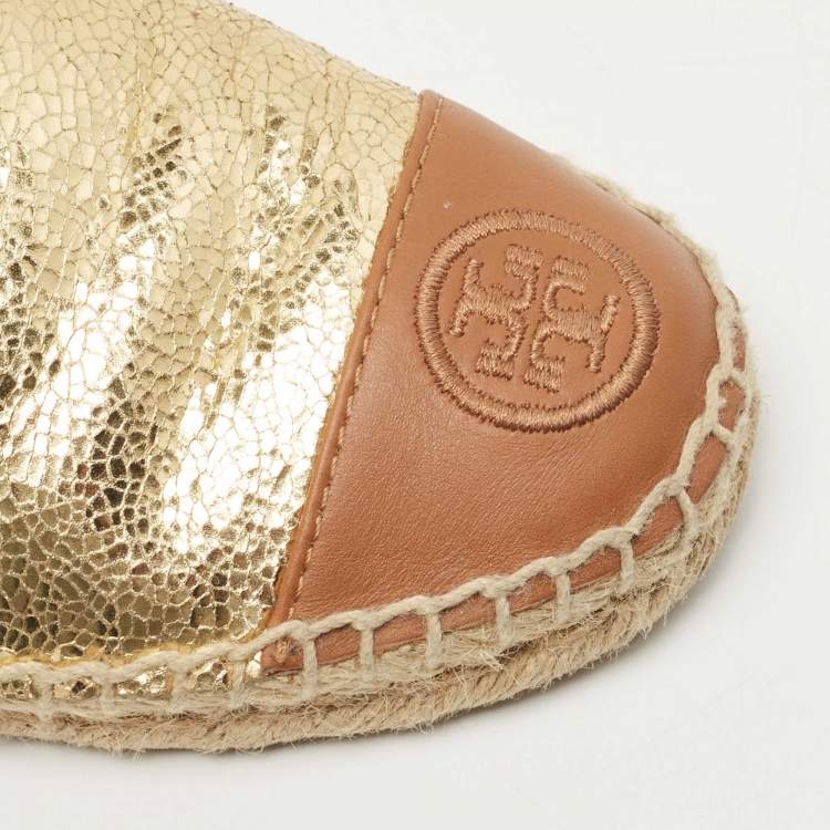 مملوكة مسبقًا Tory Burch Gold/Beige Leather Cap Toe Flat Espadrilles Size 35.5