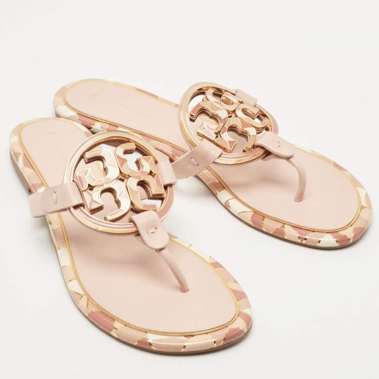 مملوكة مسبقًا Tory Burch Pink Leather Enamel Logo Miller Thong Flats Size 40