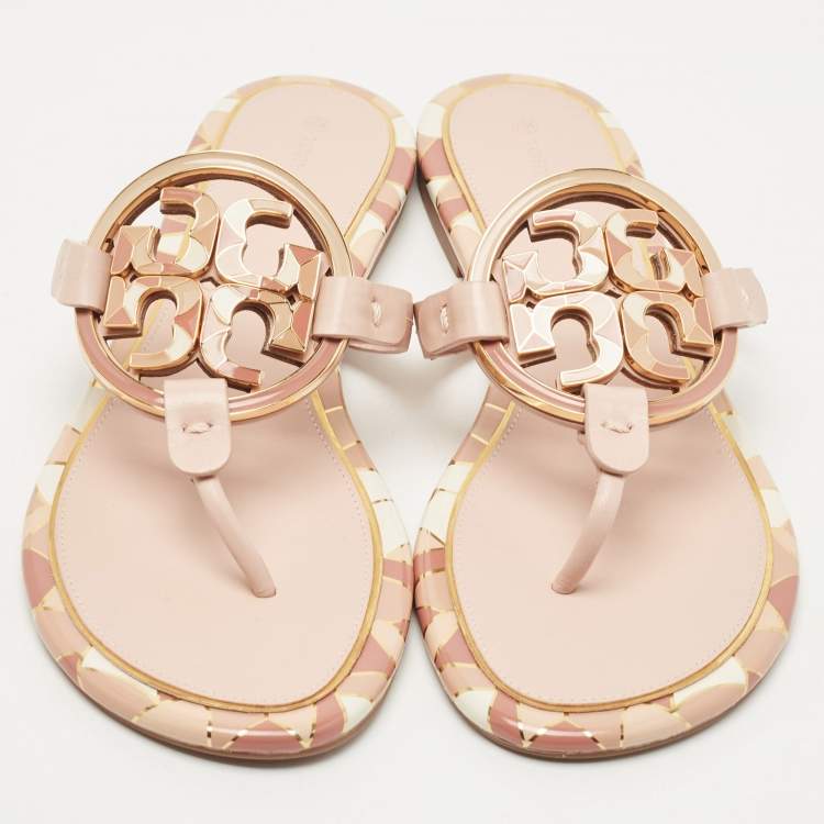 مملوكة مسبقًا Tory Burch Pink Leather Enamel Logo Miller Thong Flats Size 40