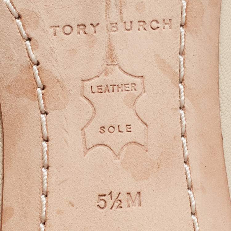 Pre Owned Tory Burch Cream/Gold Leather Logo Plaque Scrunch Flats Size 35.5 
