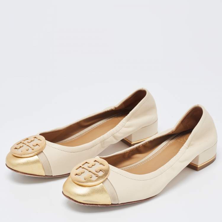 Pre Owned Tory Burch Cream/Gold Leather Logo Plaque Scrunch Flats Size 35.5 