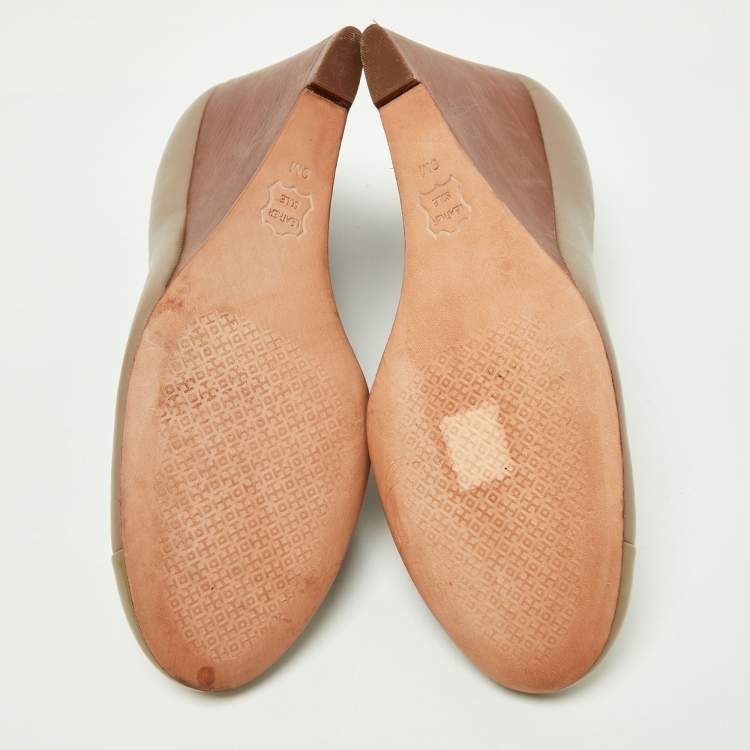 Pre Owned Tory Burch Beige Patent and Leather Wedge Pumps Size 39.5