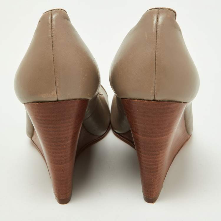 Pre Owned Tory Burch Beige Patent and Leather Wedge Pumps Size 39.5