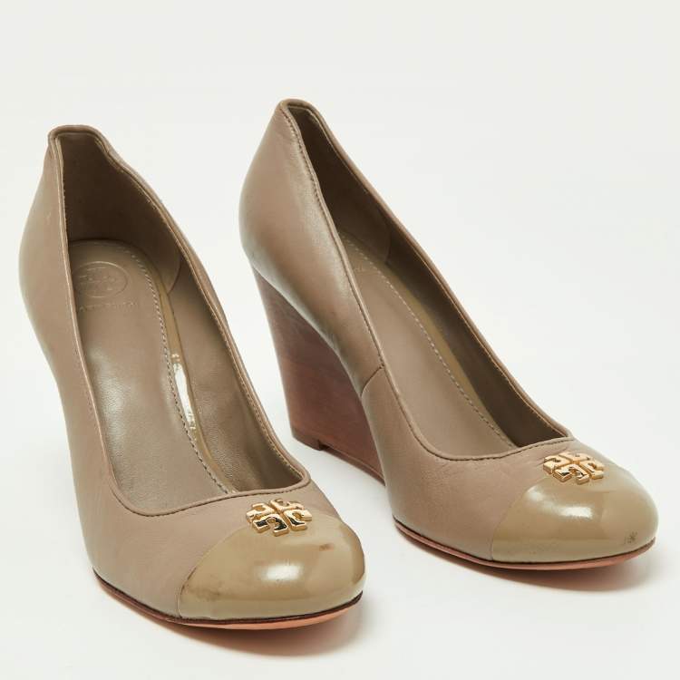 Pre Owned Tory Burch Beige Patent and Leather Wedge Pumps Size 39.5