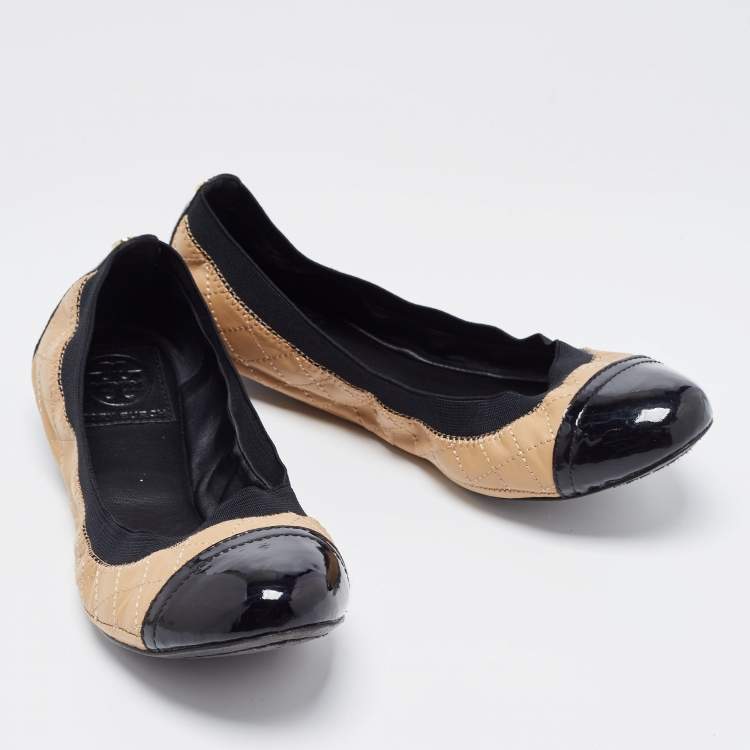 Pre Owned Tory Burch Beige/Black Patent and Leather Quilted Detail Scrunch Ballet Flats Size 38.5