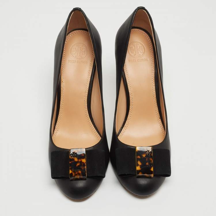 Pre Owned Tory Burch Black Leather and Suede Tortoise Bow Chase Pumps Size 40
