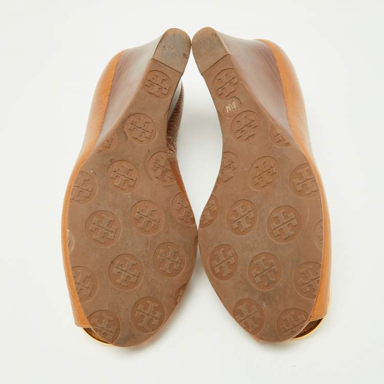 مملوكة مسبقًا Tory Burch Beige Leather Reva Peep Toe Wedge Pumps Size 36