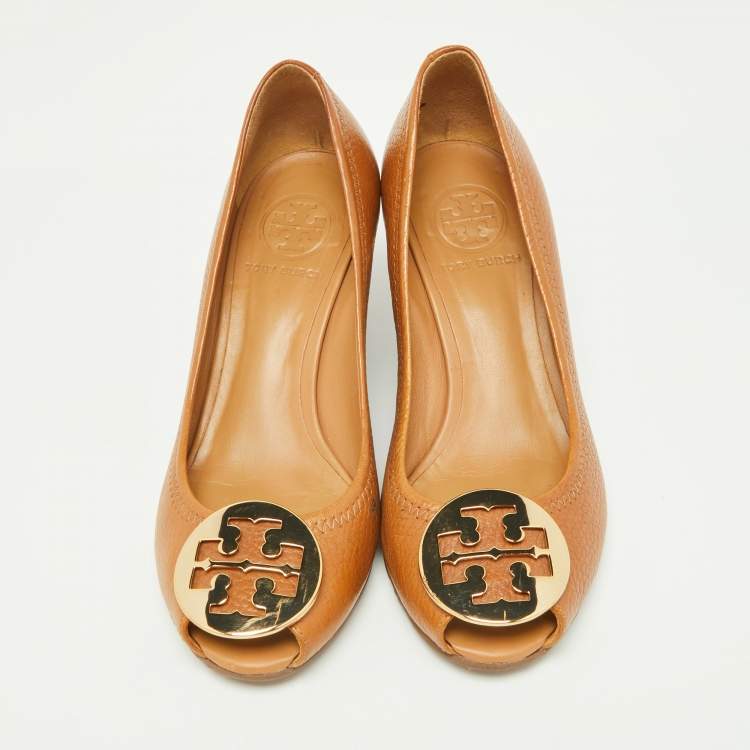 مملوكة مسبقًا Tory Burch Beige Leather Reva Peep Toe Wedge Pumps Size 36
