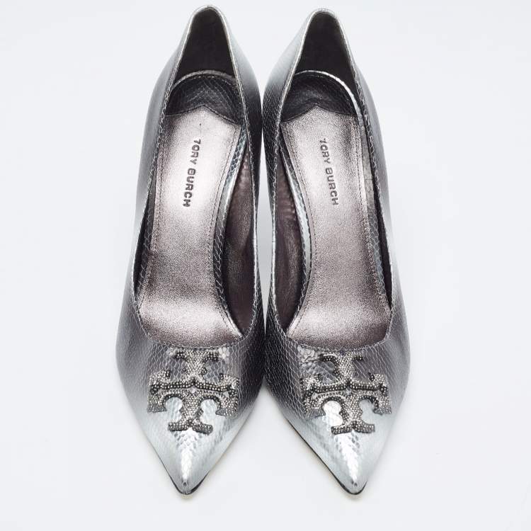 Pre Owned Tory Burch Silver Python Embossed Leather Logo Pumps Size 39