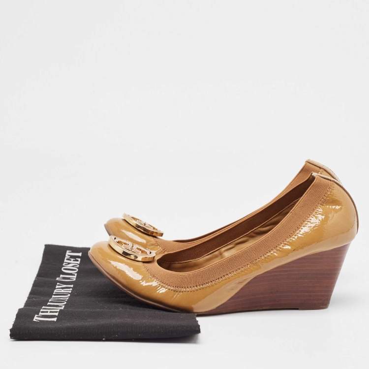 Pre Owned Tory Burch Beige Patent Leather Caroline  Wedge Pumps Size 39