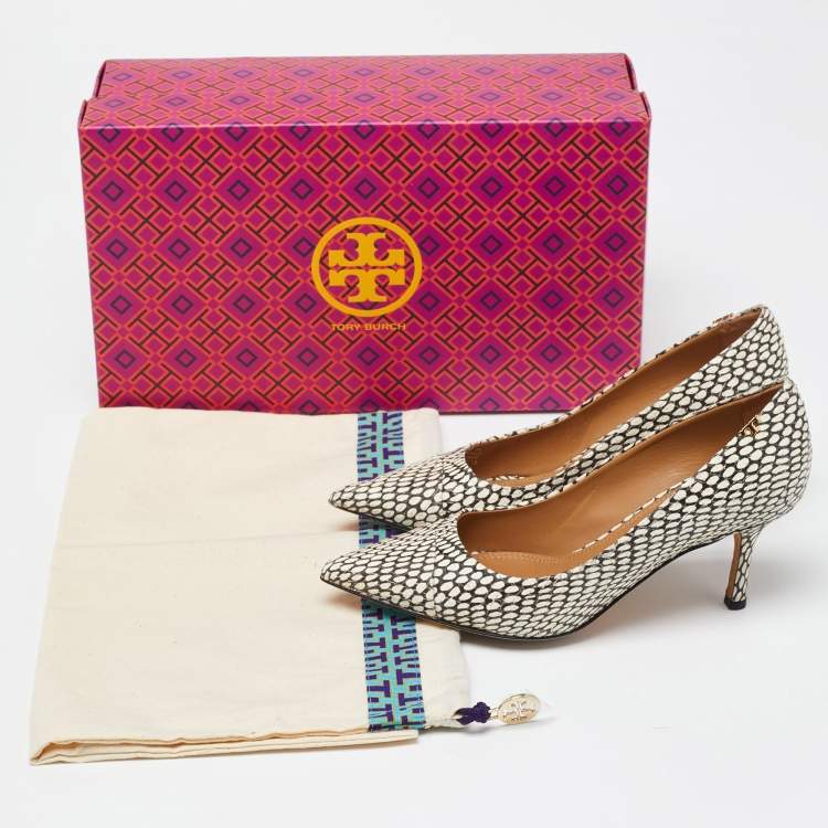 Pre Owned Tory Burch White/Black Snakeskin Embossed Leather Penelope Pumps Size 35.5