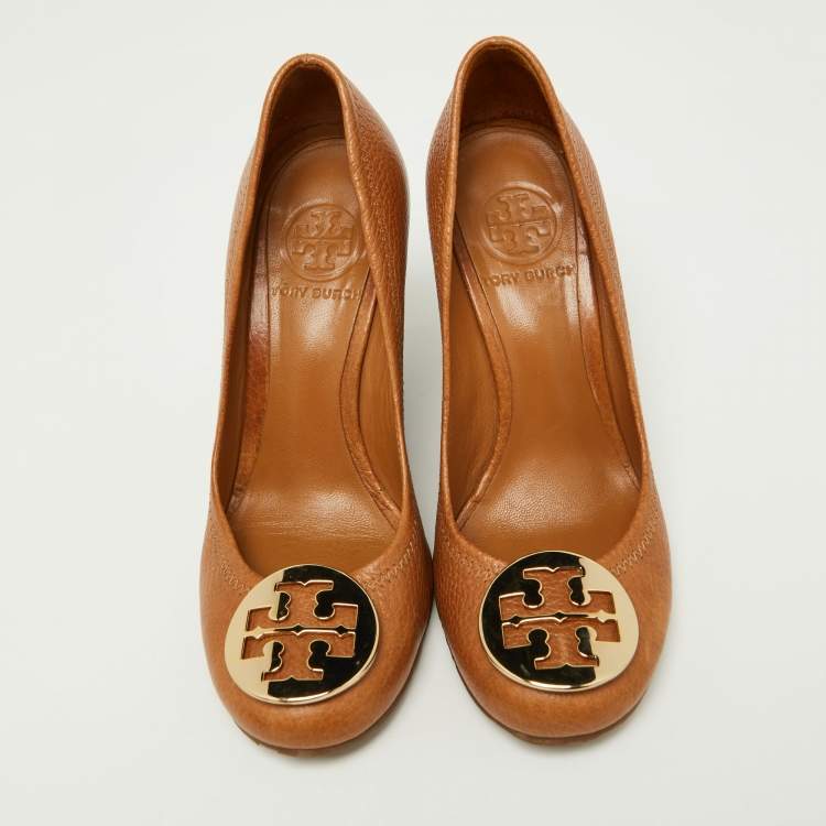 مملوكة مسبقًا Tory Burch Tan Leather Sally Wedge Pumps Size 36