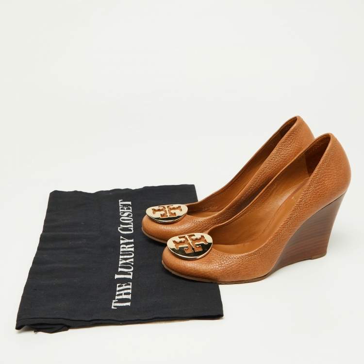 مملوكة مسبقًا Tory Burch Tan Leather Sally Wedge Pumps Size 36