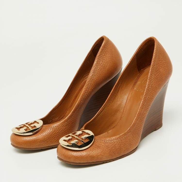 مملوكة مسبقًا Tory Burch Tan Leather Sally Wedge Pumps Size 36