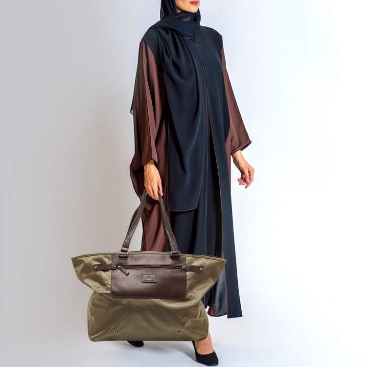 Pre Owned Tumi Khaki Green/Brown Leather and Nylon Packaway Shopper Tote