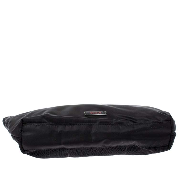 Pre Owned Tumi Black Nylon Zip Pocket Travel Clutch