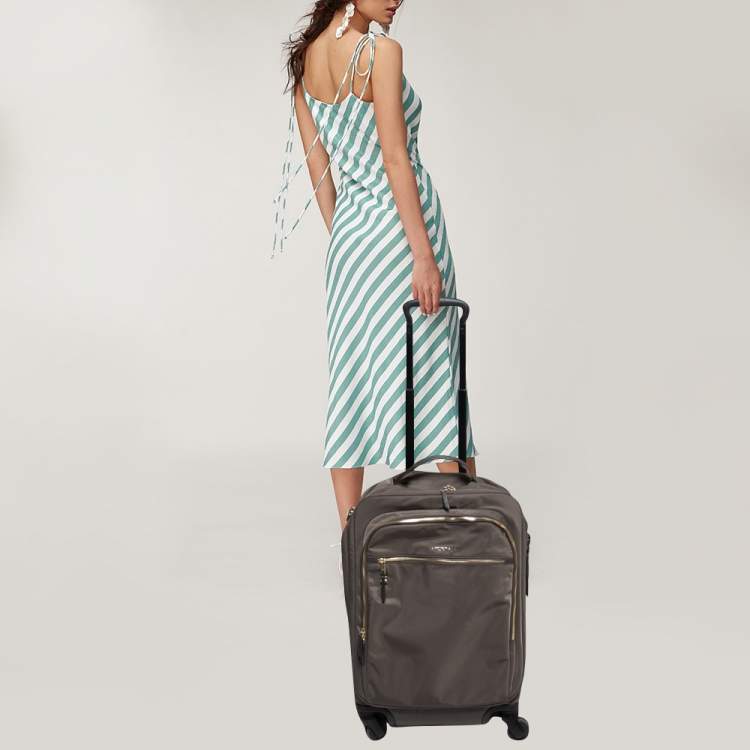 Tumi tres on sale leger carry on