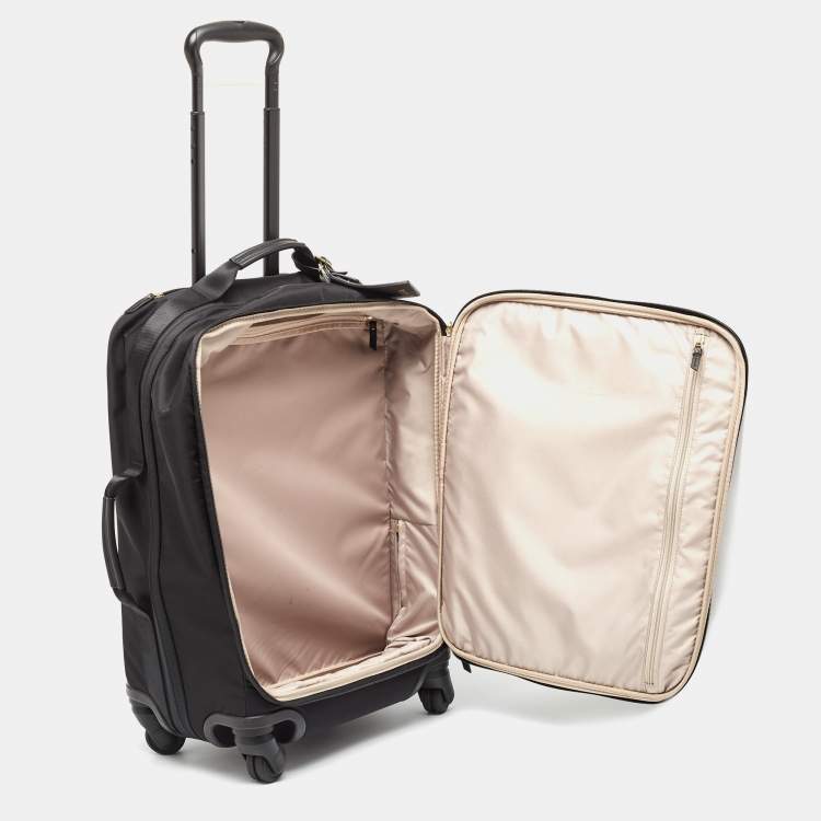 مملوكة مسبقًا TUMI Black Nylon Super Leger International Carry On Luggage