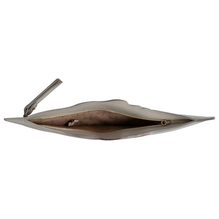 مملوكة مسبقًا Charlotte Olympia Light Grey Leather Beauty Sleep Wristlet Clutch