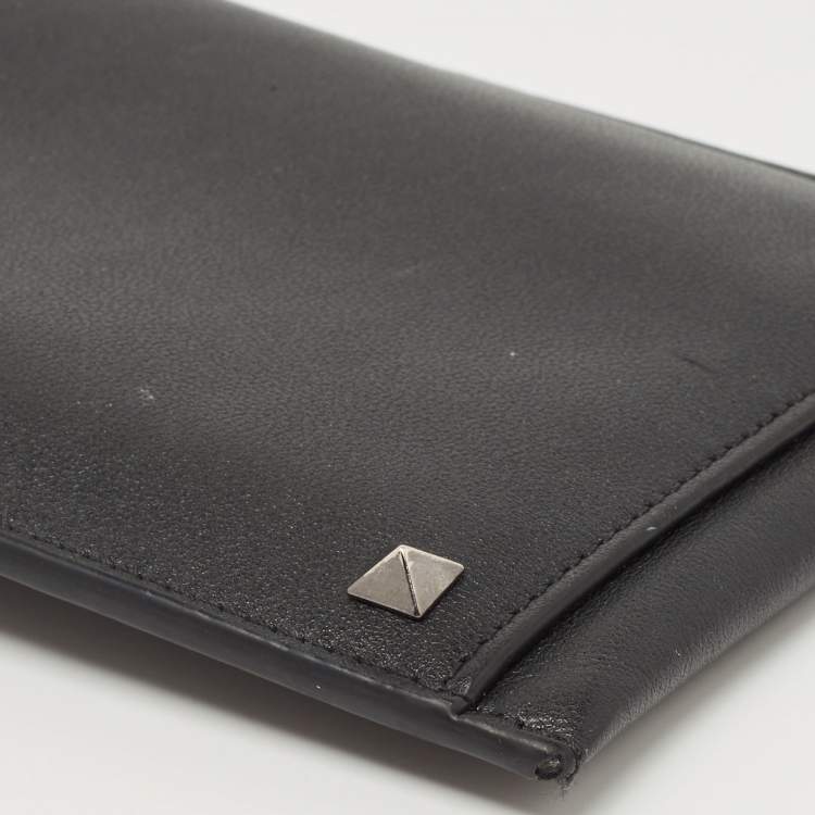 Pre Owned Valentino Black Leather Rockstud Phone Crossbody Bag